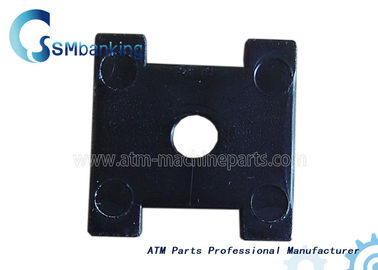 ATM मशीन के पार्ट्स NCR 5886 प्रेजेंटर प्लेट रिटेनर ब्लैक प्लास्टिक 445-0657077